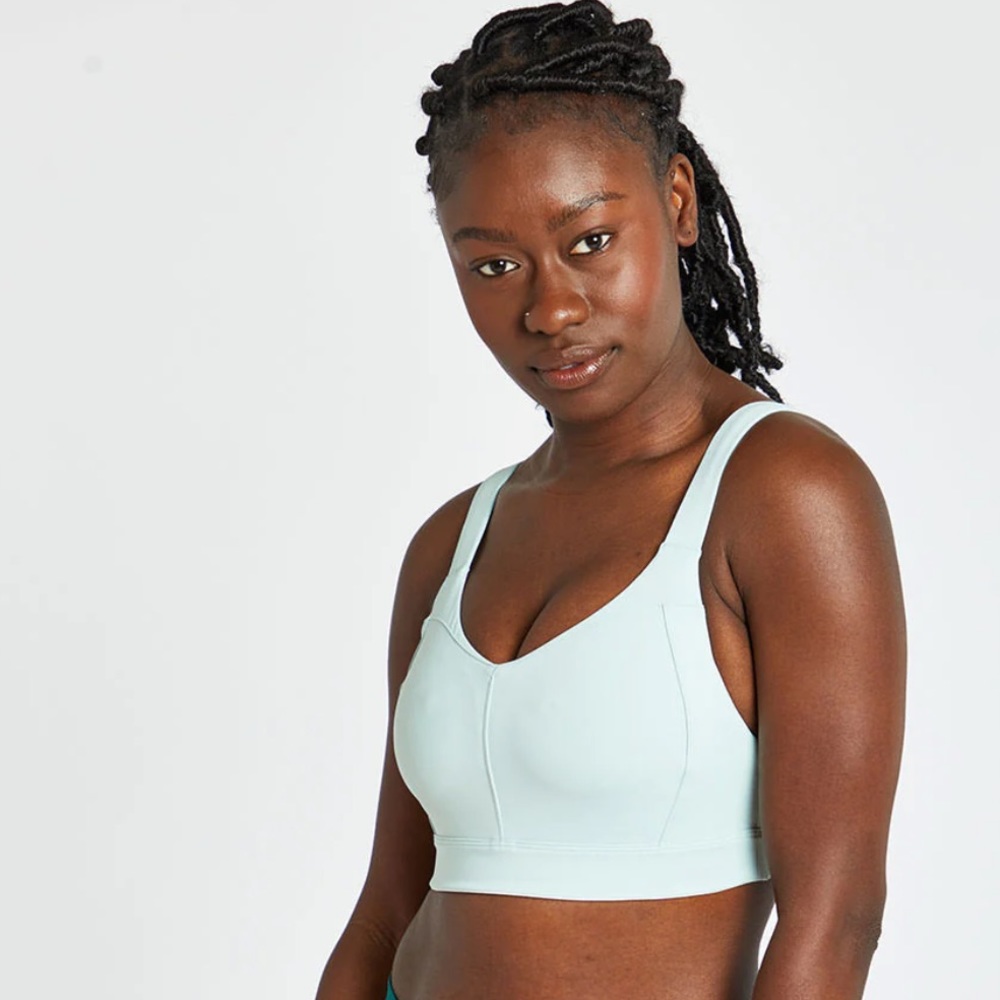 OISELLE Women’s Esther Running Sports Bra. Color is Mist. Size 02.